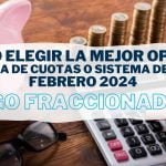Persona calculando con la calculadora y sus ahorros, cuál es el sistema de pago fraccionado que más le conviene para el IS según Iniciativa Fiscal.